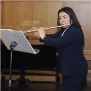 Docente di flauto traverso, plurilaureata e diplomata presso il Conservatorio  Santa Cecilia  di Roma. Lezioni online/presenza